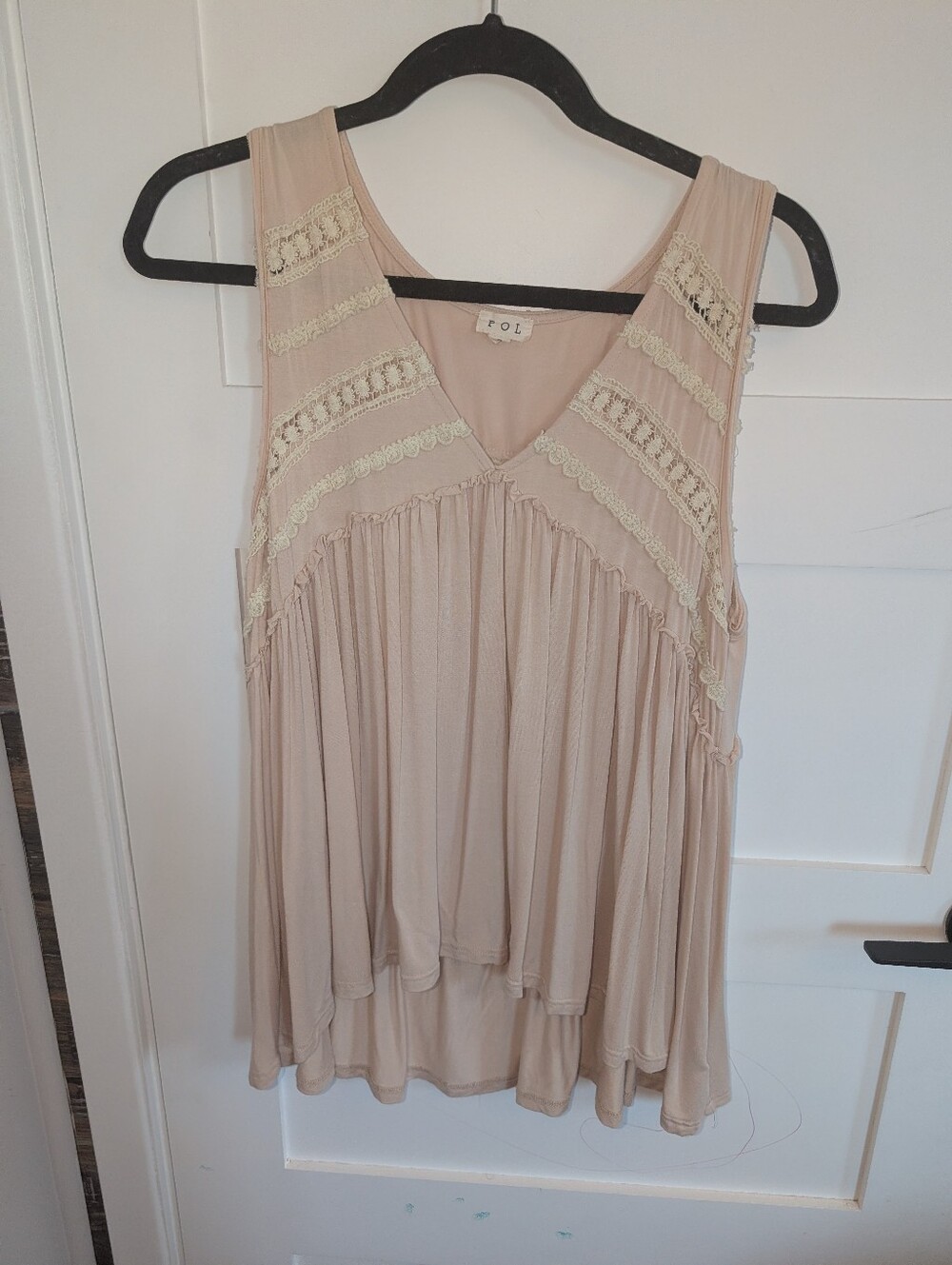 POL Lace-Trim Sleeveless V-Neck Top